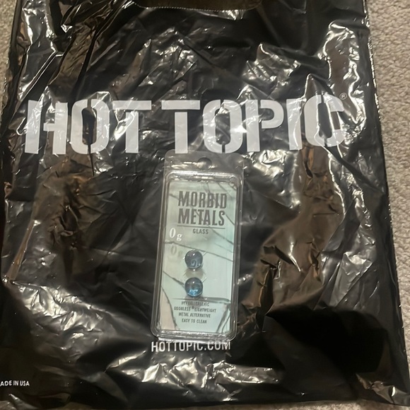 Size 0g Hypoallergenic Ear Plugs/Gages - Picture 1 of 2